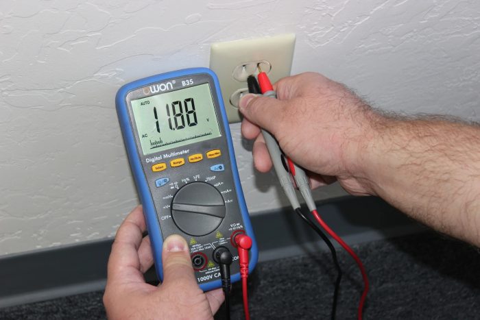 How to Check Outlet Ground With Multimeter